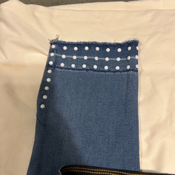 Luxe Denim 4 way stretch ankle jeans with little white beads around ankles. - Picture 4 of 5